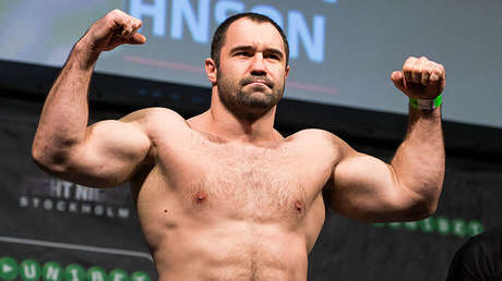 VIDEO: Médicos 'resucitan' a un luchador de MMA después de un brutal nocaut 