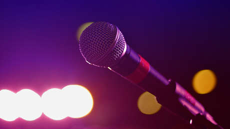 Una modelo de Singapur muere después de cantar karaoke