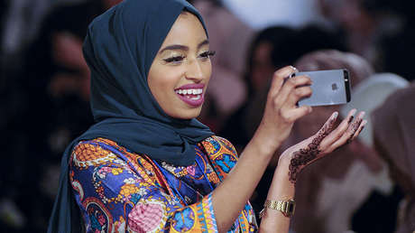 Policía de Teherán: Las mujeres ya no serán detenidas por 'violar el código de vestimenta islámico'