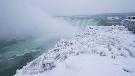 FOTOS: Las insólitas imágenes de las cataratas heladas del Niágara