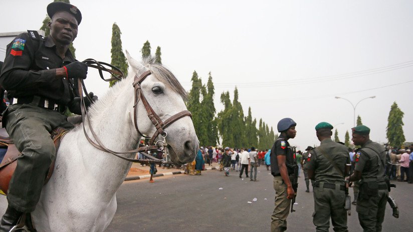 FOTO: Un atacante suicida mata a once personas en una mezquita en Nigeria
