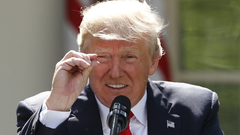 Exfotógrafo de Obama revela cómo es en realidad el "grande y potente" botón nuclear de Trump (FOTOS)