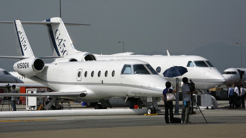 Un piloto muere aplastado por la puerta de su propio avión