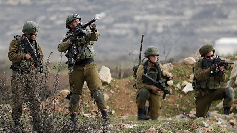 Israel lanza un ataque aéreo contra Gaza y cierra un puesto de control fronterizo 