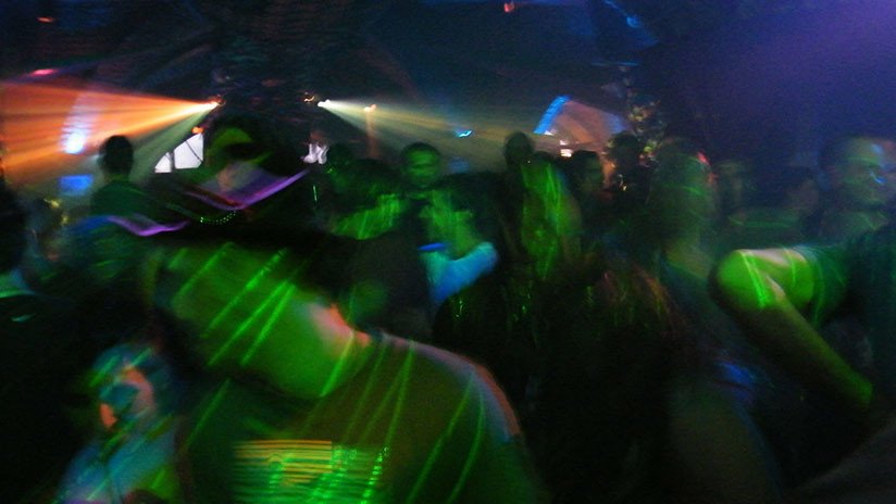 Los efectos del éxtasis líquido: hombres desnudos se autolesionan en una disco de Madrid (VIDEO)