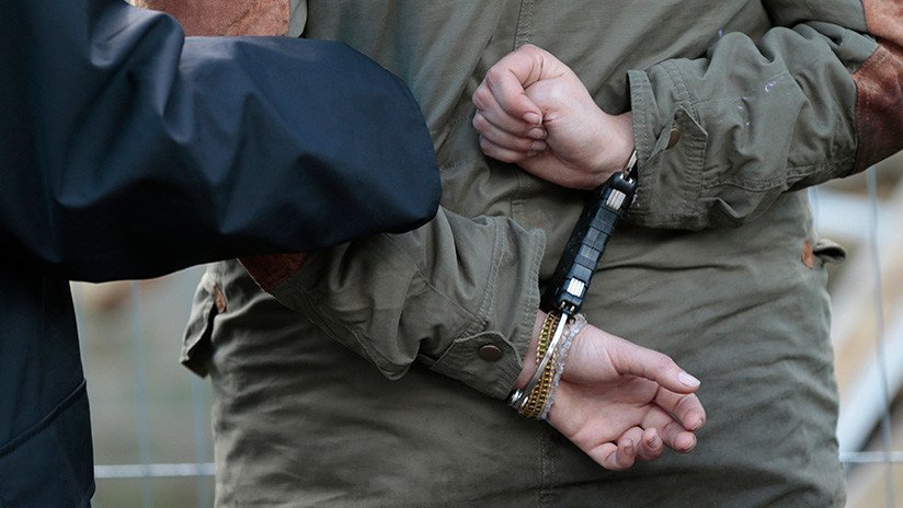 EE.UU.: La familia que esposó a 13 hijos dejó huellas de tortura en dos viviendas