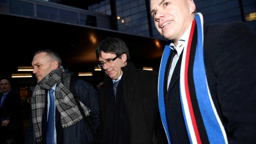 Puigdemont aterriza en Dinamarca pese a que puede ser detenido