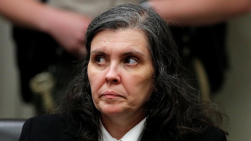 Macabro: La cruel sonrisa de la madre que torturó a sus 13 hijos ante el juez (FOTO)