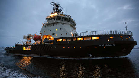 VIDEO: La Flota del Norte de la Armada rusa recibe con honores al moderno rompehielos Iliá Múromets