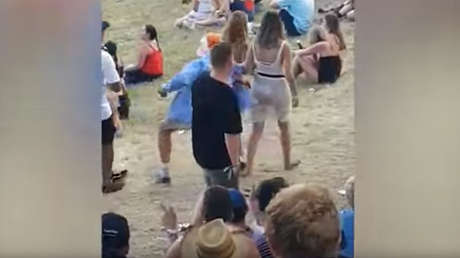 "Mis senos no son juguetes sexuales": la joven acosada en 'topless' rompe el silencio (VIDEO)