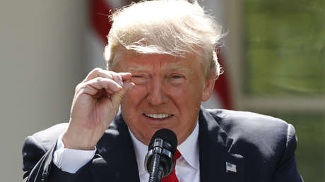 Exfotógrafo de Obama revela cómo es en realidad el "grande y potente" botón nuclear de Trump (FOTOS)