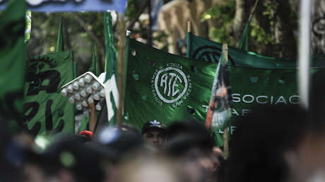 Trabajadores estatales argentinos realizan una huelga nacional contra los despidos