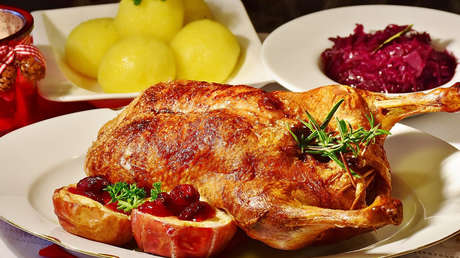 Una anciana intoxica a su familia con un pato de Navidad 'a la marihuana'