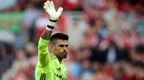 El legendario guardameta español Víctor Valdés se retira del fútbol