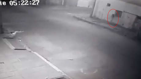 VIDEO: La joven que mató a su exnovio en Argentina quedó grabada al abandonar la escena del crimen