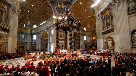 El papa Francisco aconseja no seguir las "estrellas" del éxito, el dinero y los placeres