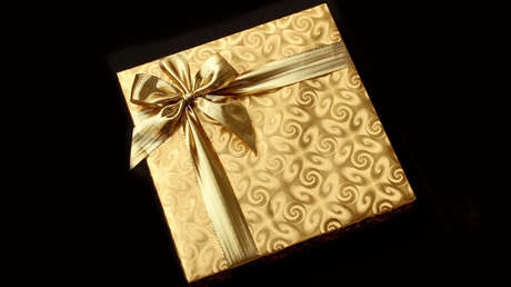 FOTOS: RT envía un curioso regalo a la sede de la cadena CNN en Moscú