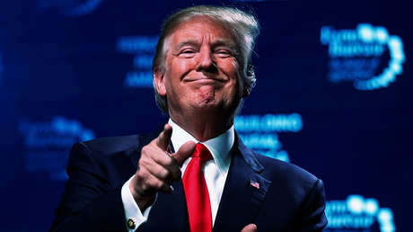 Trump se inventa un nuevo avión de combate y la Red no lo perdona