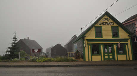 FOTO: Un fortísimo viento 'se lleva' un edificio histórico de EE.UU. a Canadá