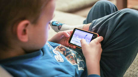 Un niño chino muere tras ser golpeado por su mamá con un palo por haber perdido su celular