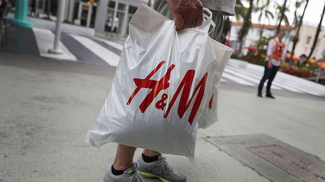 VIDEO: Atacan tiendas de H&M en Sudáfrica por el anuncio "racista" de un niño negro