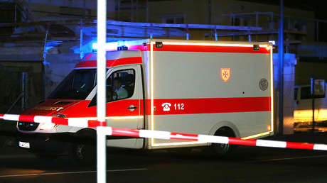 FOTOS: Un autobús escolar se estrella contra el muro de un edificio de viviendas en Alemania