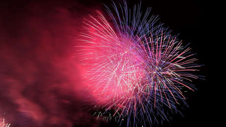 VIDEO: Una explosión de fuegos artificiales causa un enorme incendio en China