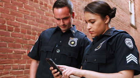 Suspenden a dos policías británicos por discutir la violación de "víctimas del crimen"