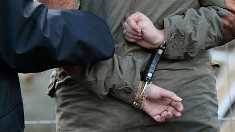 EE.UU.: La familia que esposó a 13 hijos dejó huellas de tortura en dos viviendas