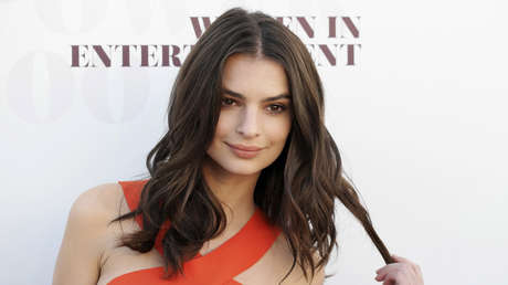 Acusan la modelo Emily Ratajkowski de humillar a las mujeres con cáncer