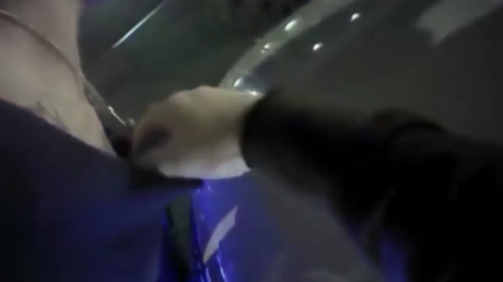 Un año de prisión para un policía de EE.UU. que manoseó y agredió a una mujer (VIDEO) 