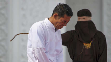 VIDEO: Un cristiano es azotado en público por vender alcohol en Indonesia