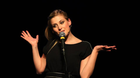 “¿Qué tienen en común zapatillas y judíos?”. Un mal chiste desata críticas contra TV francesa