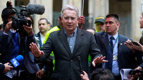 Así evitó Uribe responder a una pregunta sobre la violación de una periodista