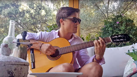 'Modo Avión': ¿Por qué el nombre de este grupo musical indigna a los españoles?