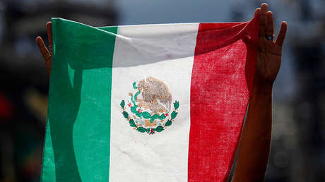 'País subdesarrollado': españoles ebrios prorrumpen en insultos tras 'mordida' policial en Cancún