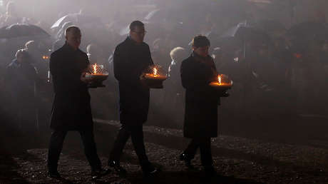 VIDEO: Rezos, lágrimas y velas en Auschwitz por los millones de víctimas de Holocausto