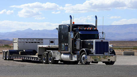 VIDEO: Un camionero drogado se salta un semáforo en rojo y causa un choque de seis vehículos