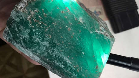 Hallan una esmeralda gigante de 1,6 kilogramos en Rusia