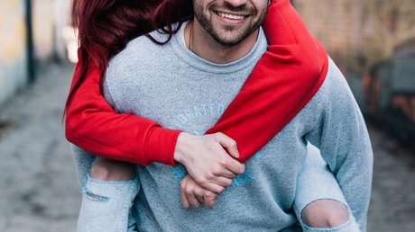 Confirmado: Los hombres con pareja atraen más a las mujeres por su "alta calidad"