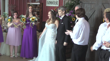 Video emocionante: Un adolescente al que le quedan pocas semanas de vida se casa con su gran amor