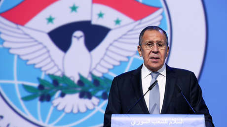 ¡Viva Rusia!: Interrumpen el discurso del canciller ruso en el Congreso de Diálogo Nacional Sirio