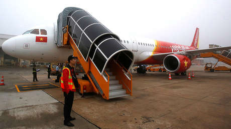 Una aerolínea de Vietnam bajo el fuego de las críticas por un espectáculo de 'striptease' en el aire