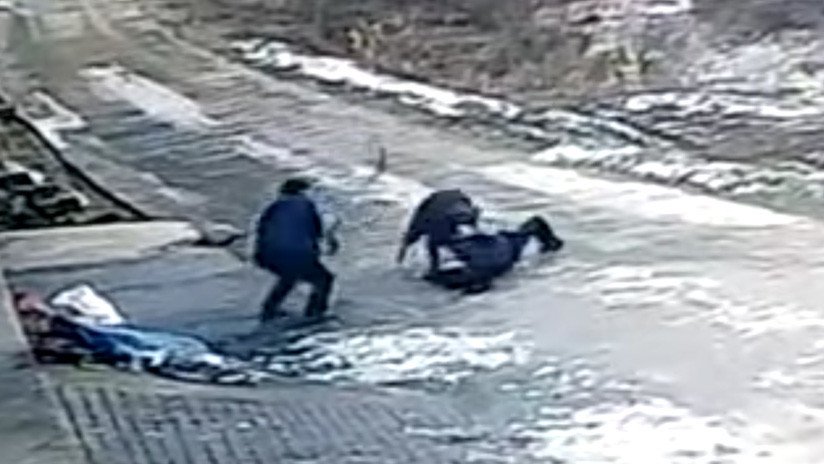 VIDEO BRUTAL: Un jabalí ataca sin piedad a un grupo de personas