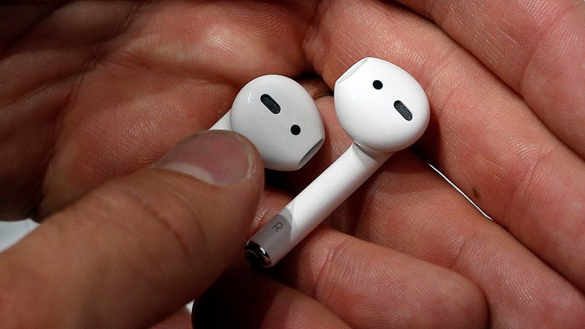 Le arde un AirPod en la oreja mientras hacía ejercicio