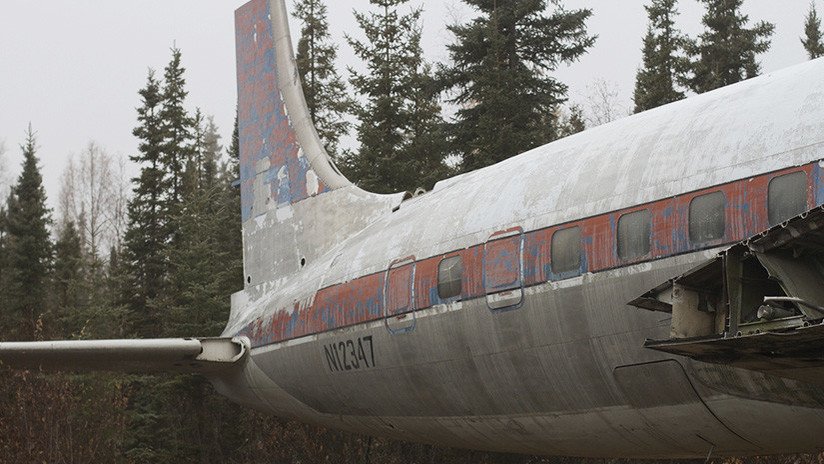 Un Boeing 737 aparece abandonado en Indonesia y nadie puede explicar su presencia