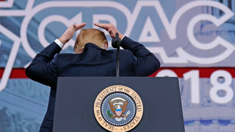 Así se explica Trump tras el escandaloso video sobre el secreto de su peinado