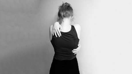 "Me sentí como un cacho de carne": una militar española denuncia una violación grupal en el ejército