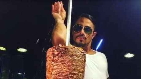 Autoridades de Salud estadounidenses investigan a 'Salt Bae', el cocinero turco más extravagante