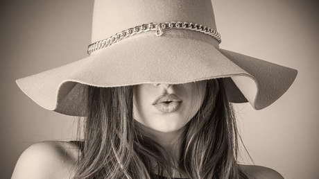 FOTO: Una modelo de Playboy se queda "sin huesos en la nariz" tras una fallida cirugía plástica